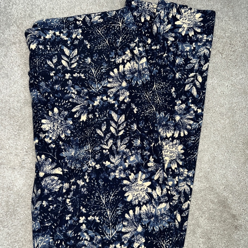 Lularoe Navy & Yellow Flowers Leggings Size Tall & Curvy (12-18)